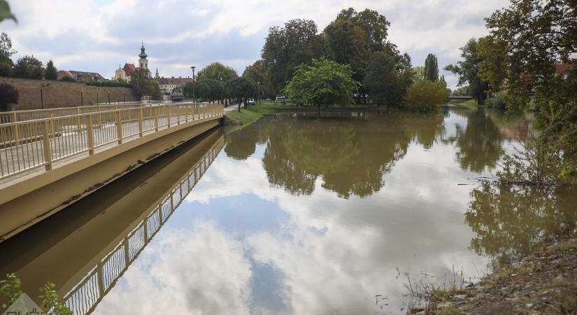 Árvízi helyzetjelentés: Másfél méterrel alacsonyabban van a víz Győrben a véneki zsilip miatt