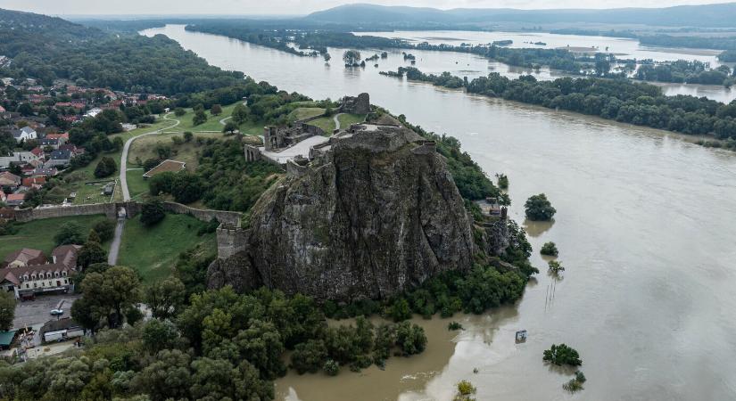 Elnyúlik a Duna tetőzése, Pozsonyban 970–980 centiméteres a vízszint