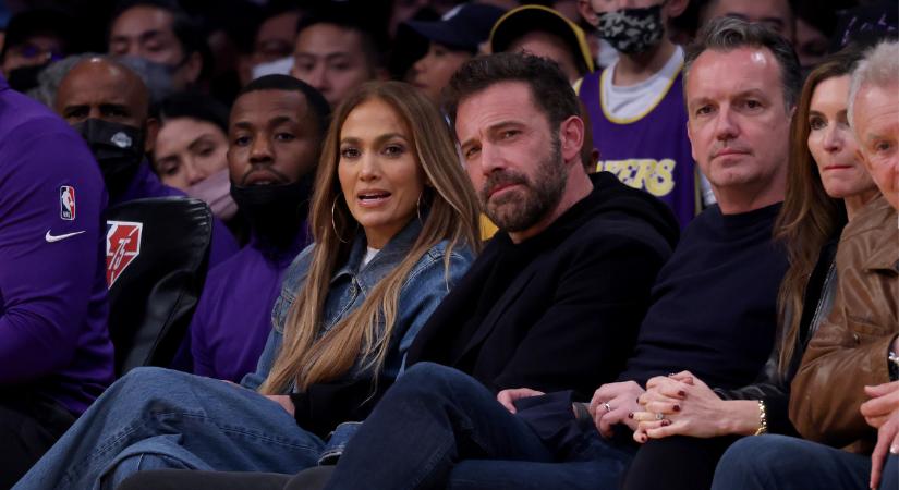 Van még remény? Ben Affleck alig tudta levenni a kezét Jennifer Lopezről