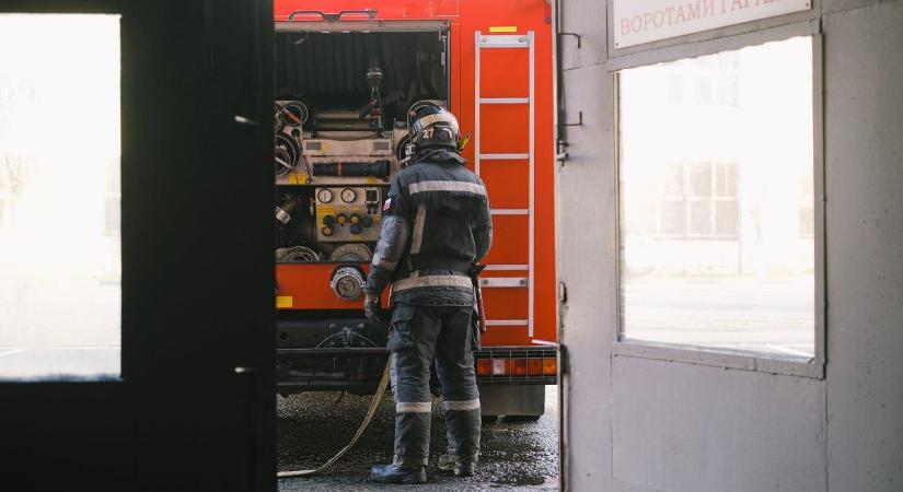 Pánik Szombathelyen: ömlött a füst egy lakásból - nem hiszed el, mi történt bent