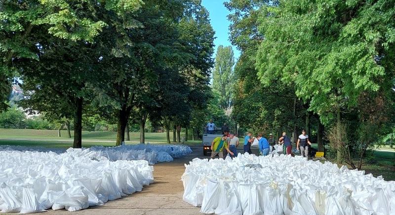 Árhullám a Dunán: Budapest fürdői veszélyben