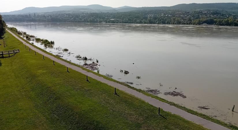 Izsa és Ebed között végigjártuk a töltést: lassan tetőzik a Duna (GALÉRIA)