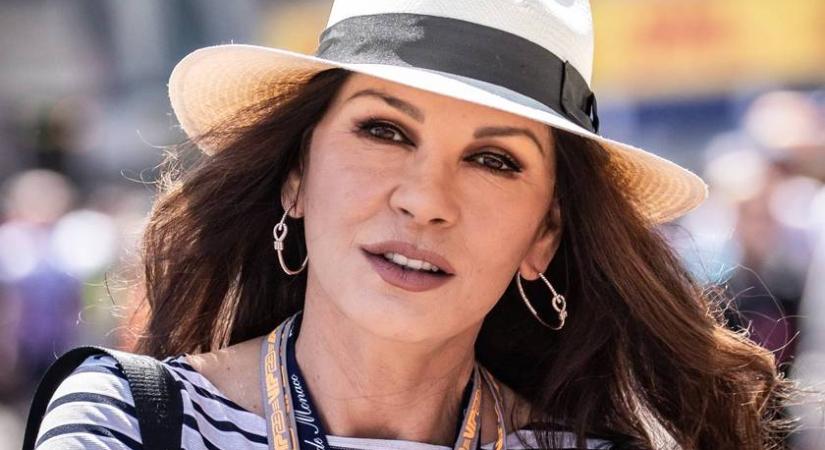 Catherine Zeta-Jones fiatalkori képet posztolt édesanyjáról: már értjük, kitől örökölte a szépségét