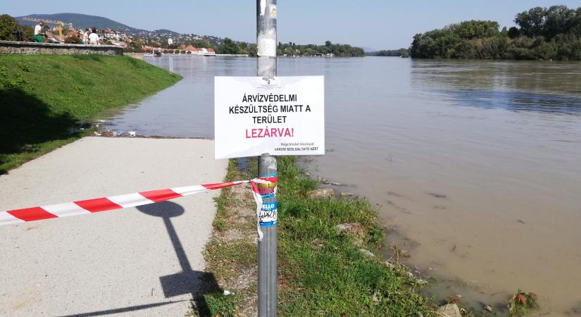 Már a szentendrei mobilgát aljánál a Duna! - Friss képeken az elképesztő árvíz