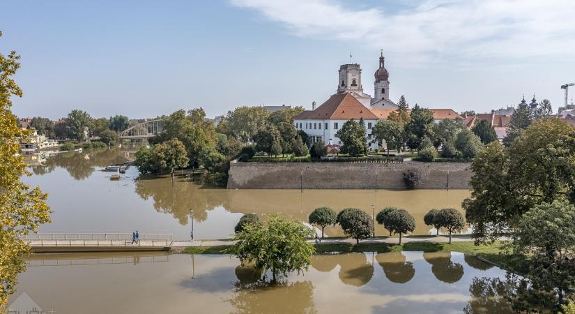 Ilyen a magasból a győri ár – fotók!