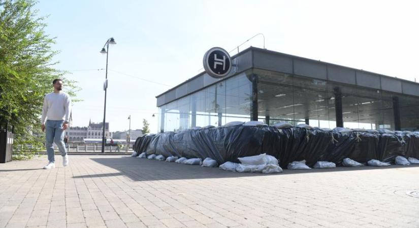 Emelkedik a vízszint a Dunán, korlátozzák a villamosforgalmat, a 2-es metró péntektől nem áll meg a Batthyány téren