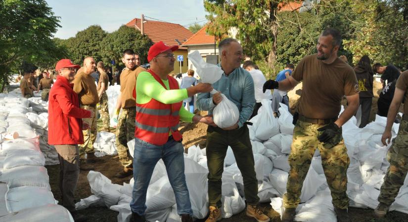 Marton Zsolt váci püspök is beállt a csatárláncba