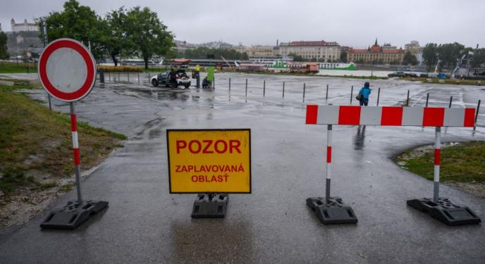 Első- és harmadfokú árvízvédelmi készültség van érvényben Nyugat-Szlovákiában