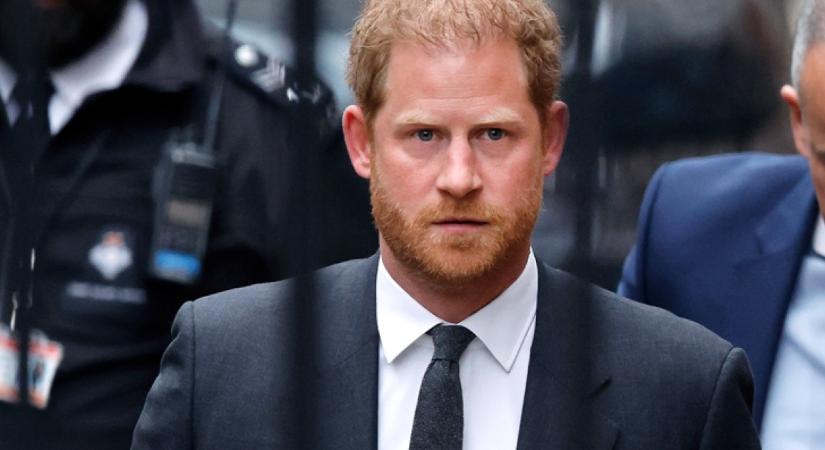 Harry kikelt magából: dühös üzenetet küldött Károlynak, felháborodásának oka Meghan volt