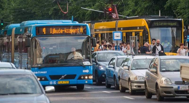 Hivatalos! Ma reggeltől változott a KRESZ