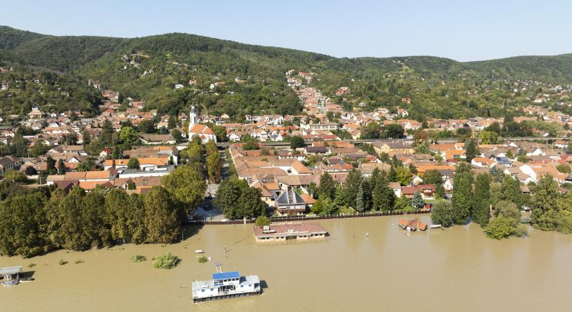 Másfél nap még tetőzésig, de a Dunakanyarban már kertek vannak víz alatt