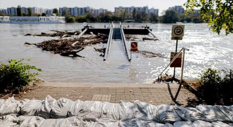 A Margit-szigeten a védvonal mögött is simán jöhet a víz