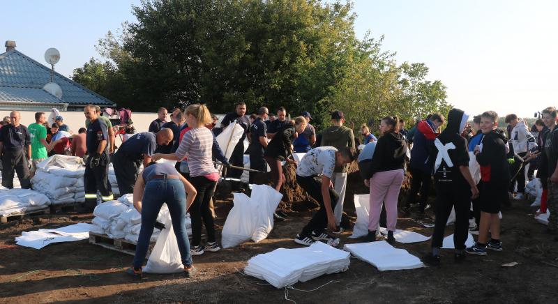 Ma újabb 100 fő dolgozik a hartai nyárigát megerősítésén – Többmilliárdos értéket óv a védmű