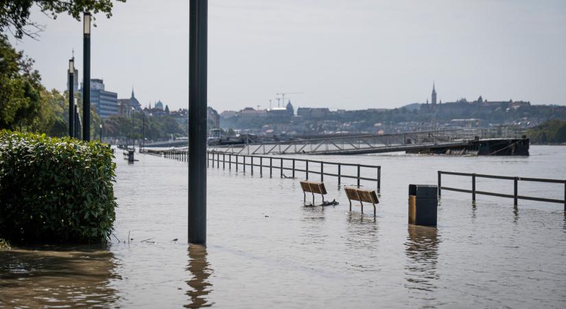 Éjfél körül lélektani szintet léphet át a Duna a fővárosban