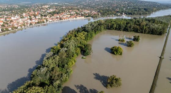 Az árvíz akadályozza az újságok kézbesítését, most első a biztonság