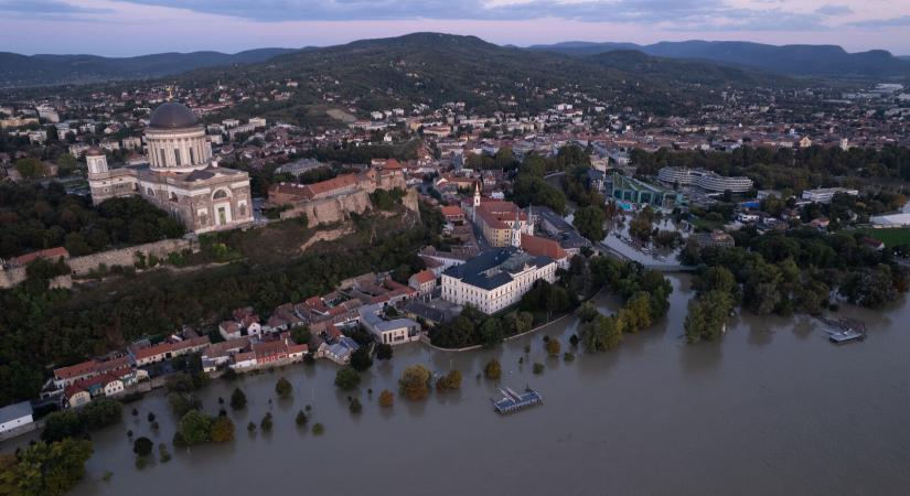 A nyugdíjak kézbesítését is megnehezíti az árvíz