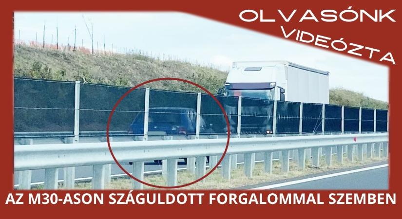 Hatalmas sebességgel száguldott a forgalommal szemben az M30-ason egy ámokfutó sofőr