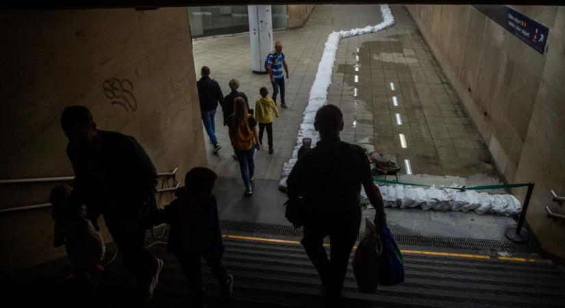 Egyre nagyobb a baj Budapesten, nem áll meg a metró a Batthyány téren