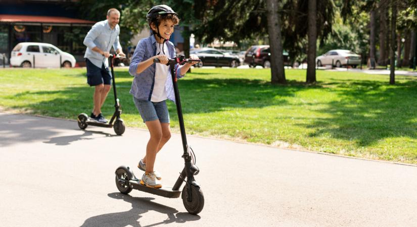 Tilos az elektromos roller használata 15 éves kor alatt