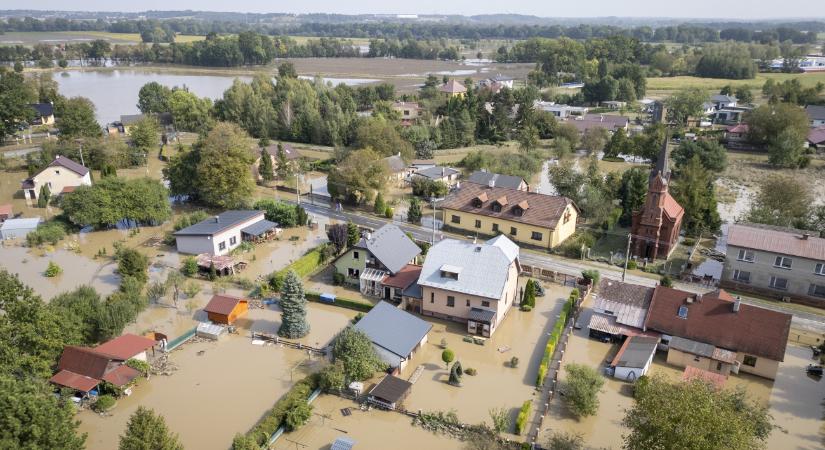 Lélegzet-visszafojtva a szlovákok – a csehek már a romokat takarítják