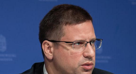 Nem enged Gulyás Gergely, továbbra is Brüsszelbe utaztatná a migránsokat