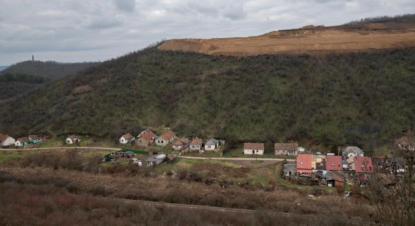 A kormány nem ad több pénzt a Sorsok Házára, de a recski sárlavina károsultjainak sem