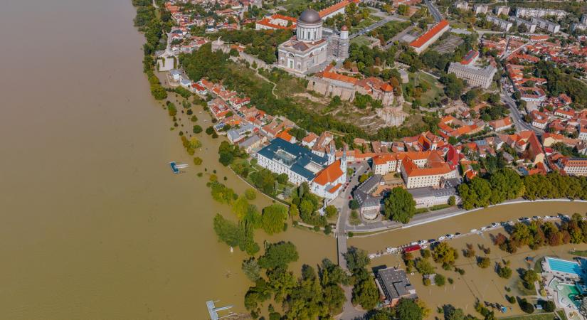 Tetőzött a Duna Esztergomnál