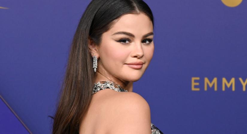 Selena Gomez megcsináltatta az ősz kedvenc manikűrjét: karácsonyig ez lesz az őrület