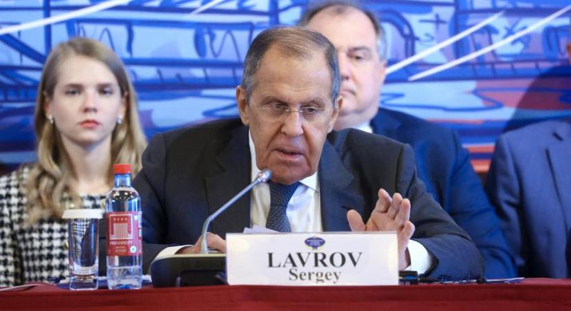 Szergej Lavrov: Közvetlen háborút jelentene a NATO és Oroszország között, ha Ukrajna engedélyt kapna nagy hatótávolságú nyugati fegyverek bevetésére