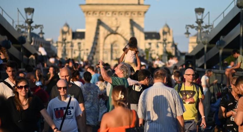 Szombaton még egy NER-közeli életvédő menetet is tartanak, még több változás jön a tömegközlekedésben