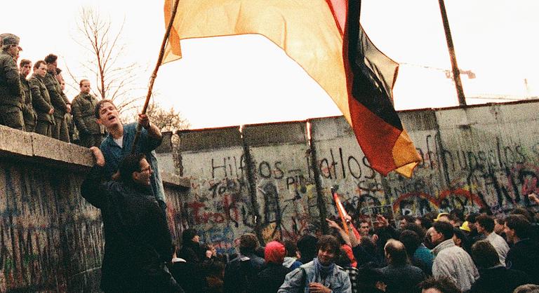 Békés tüntetésre indultak, de azt érezték, a plakátokkal a szabadságot emelik a magasba