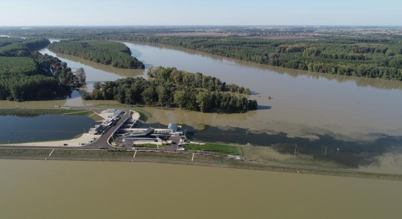 Megindult a lassú apadás ott, ahol már tetőztek a folyók