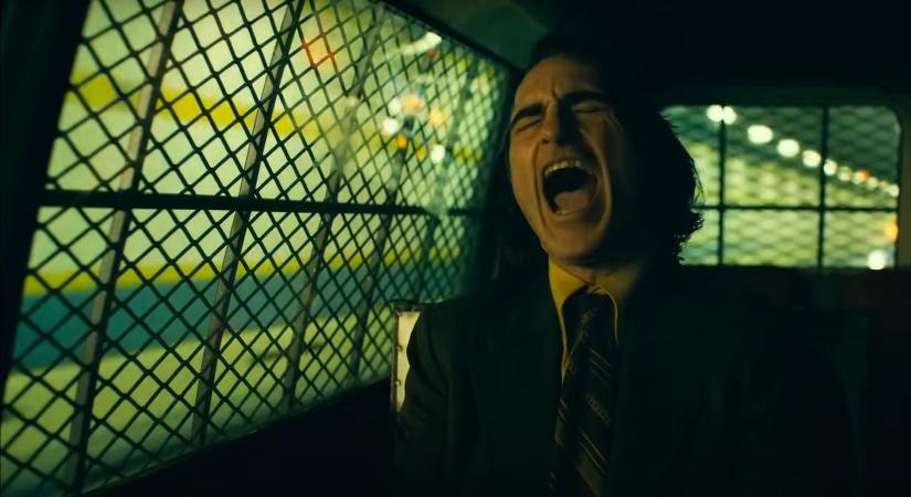 Állítólag Joaquin Phoenix a sok röhögéssel kockára tette a torka épségét a Joker 2. forgatásán, és alaposan ráijesztett az egyik színésztársa édesanyjára is