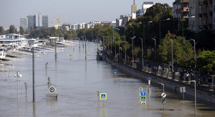 Vérmérgezést kockáztat, aki megmártózik az áradó Dunában