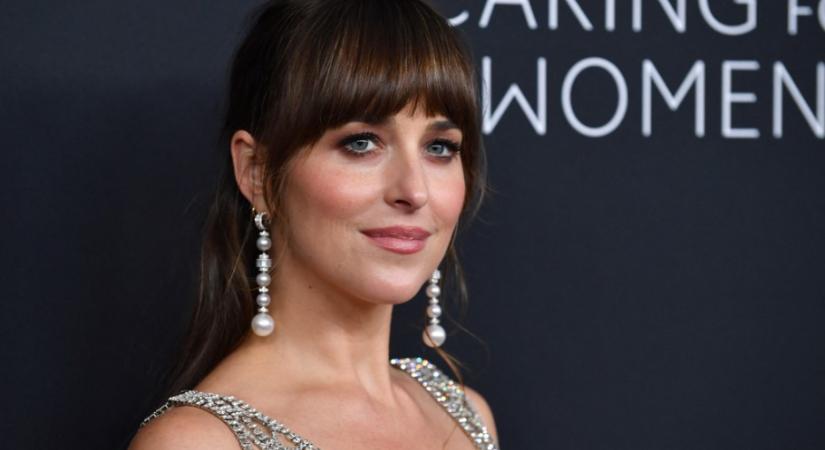 Dakota Johnson hálószobájában így jelenik meg a 70-es évek egyik legnagyobb trendje