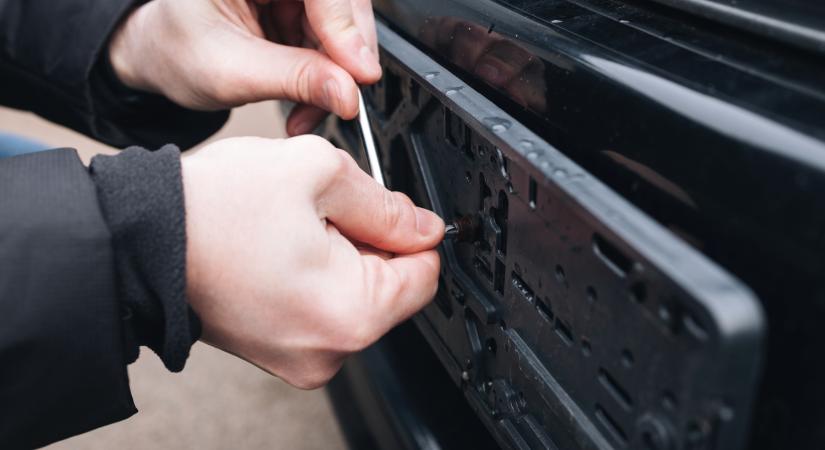 Most vette az autóját, de a rendszámmal máris baj volt