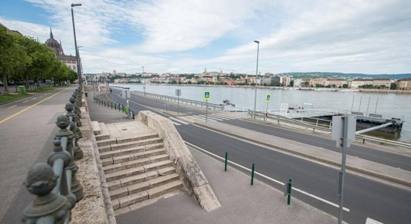 Hétfőtől ismét megáll a 2-es metró a Batthyány téren