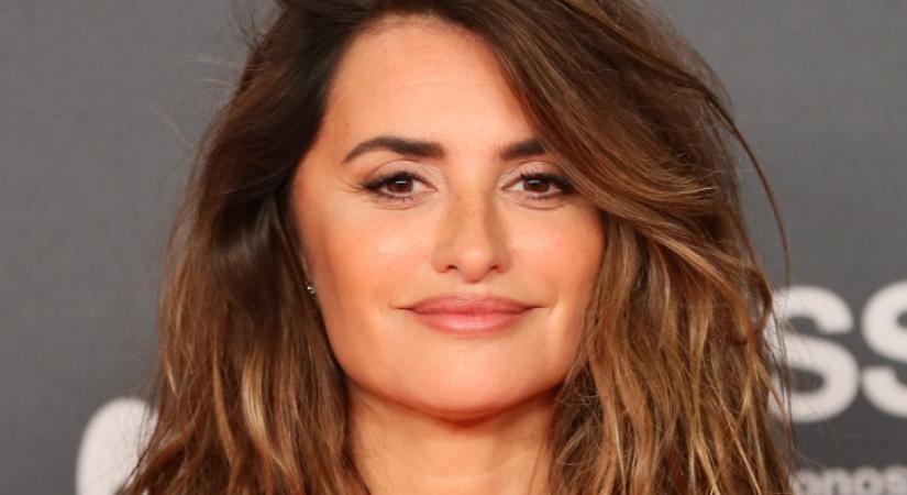 Penélope Cruz sosem volt még ennyire szép: hófehér csipkeruhában ragyogott a vörös szőnyegen, egyszerűen nem öregszik