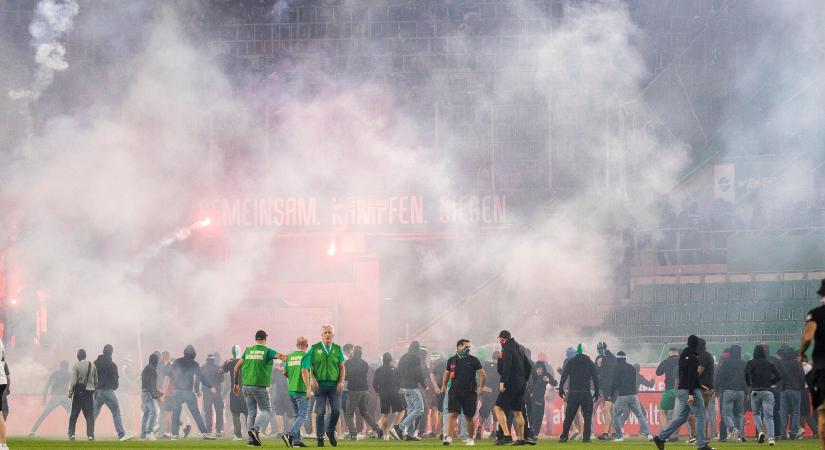 Hatalmas balhé Bolláék meccse után: tűzijátékkal lőtték egymást a drukkerek