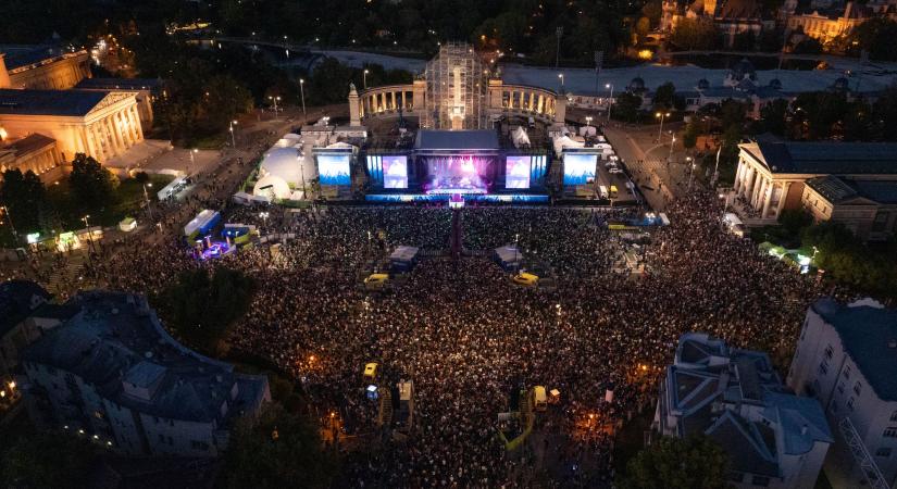 Több mint hetvenezren voltak a Ricky Martin koncerten a Hősök terén