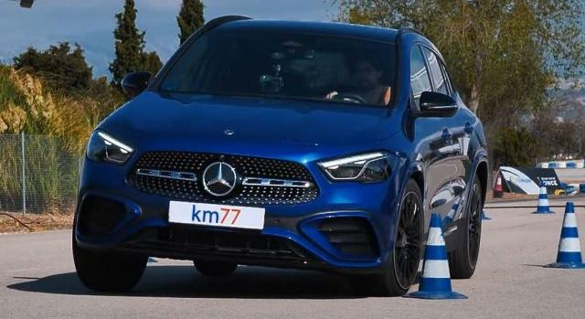 Boldogul a bóják között a Mercedes GLA?