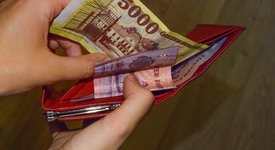 Közel 440 ezer forint volt a nettó átlagfizetés júliusban