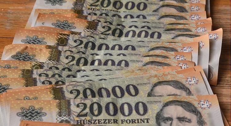 KSH: júliusban a nettó átlagkereset 438 400 forint volt