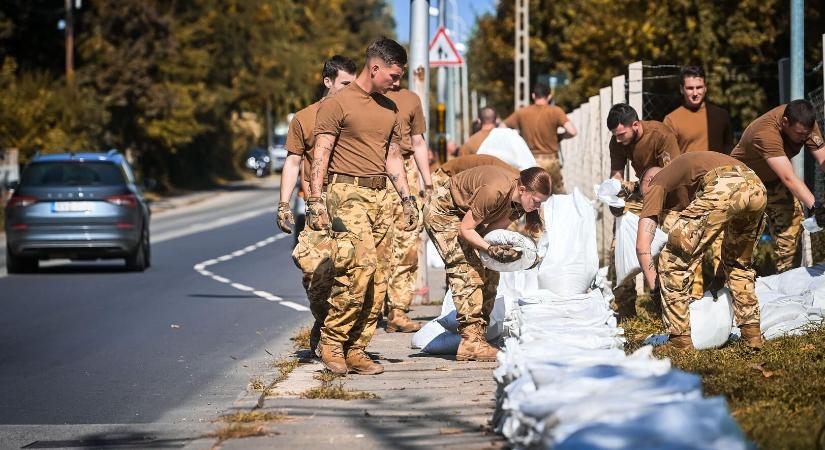 Jelesre vizsgáztak a diákok: több ezren vettek részt az árvíz elleni védekezésben