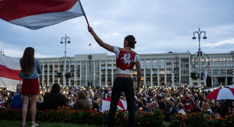 “Bűnbánó” videók, feltört mobilok és arcifelismerő szoftverek