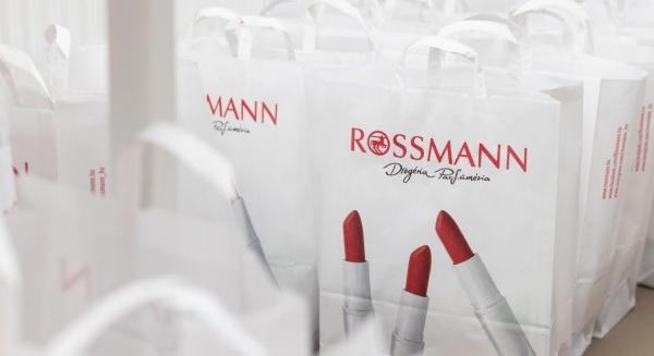 Termékekkel segítette az árvízi védekezést a Rossmann