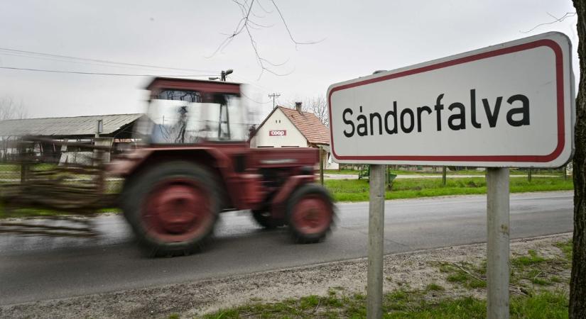 Jönnek az őszi munkák a földeken, figyelni kell a járművekre az utakon