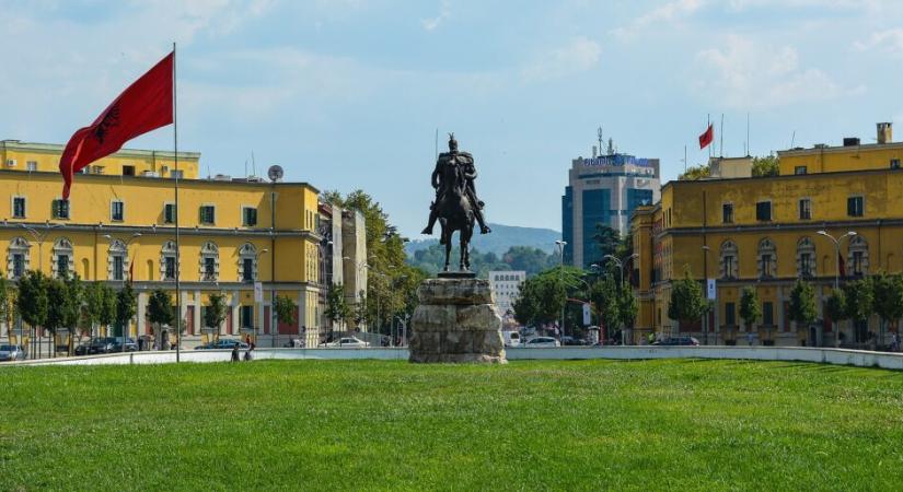 A Vatikánhoz hasonló államot hoznának létre Tiranában