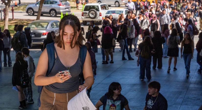 A Szilícium-völgyben is tilos lesz az iskolai telefonhasználat