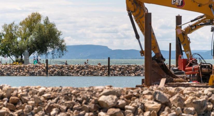 Győztek a civilek, a Kúria megsemmisítette a balatonföldvári Nyugati-strandon épülő NER-kikötő engedélyét